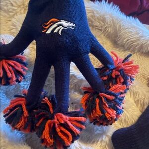 Women’s Team Spirit Broncos Pom-Pom Gloves